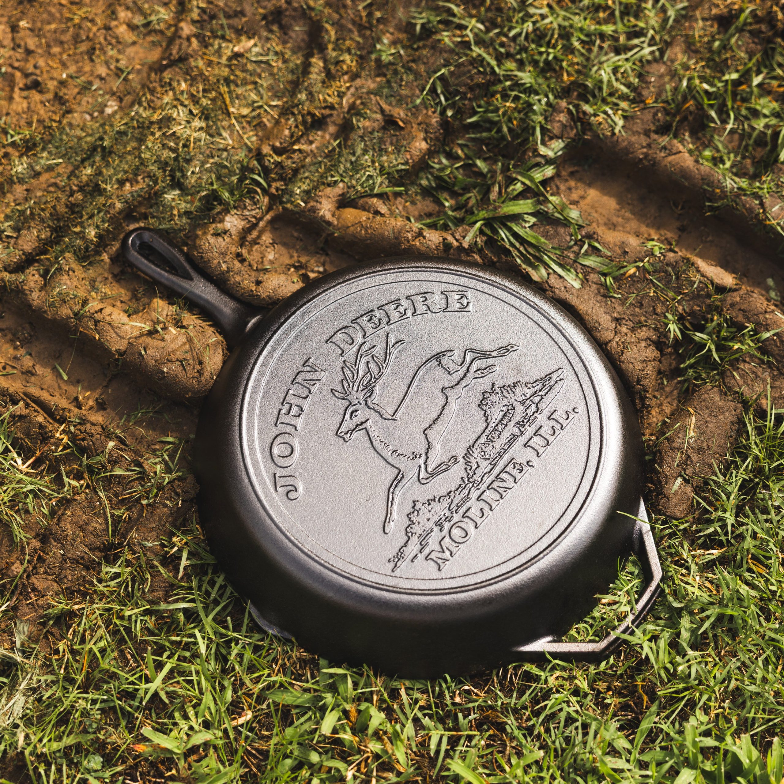 12 Inch Seasoned Cast Iron Skillet. John Deere Hometown - Image 3