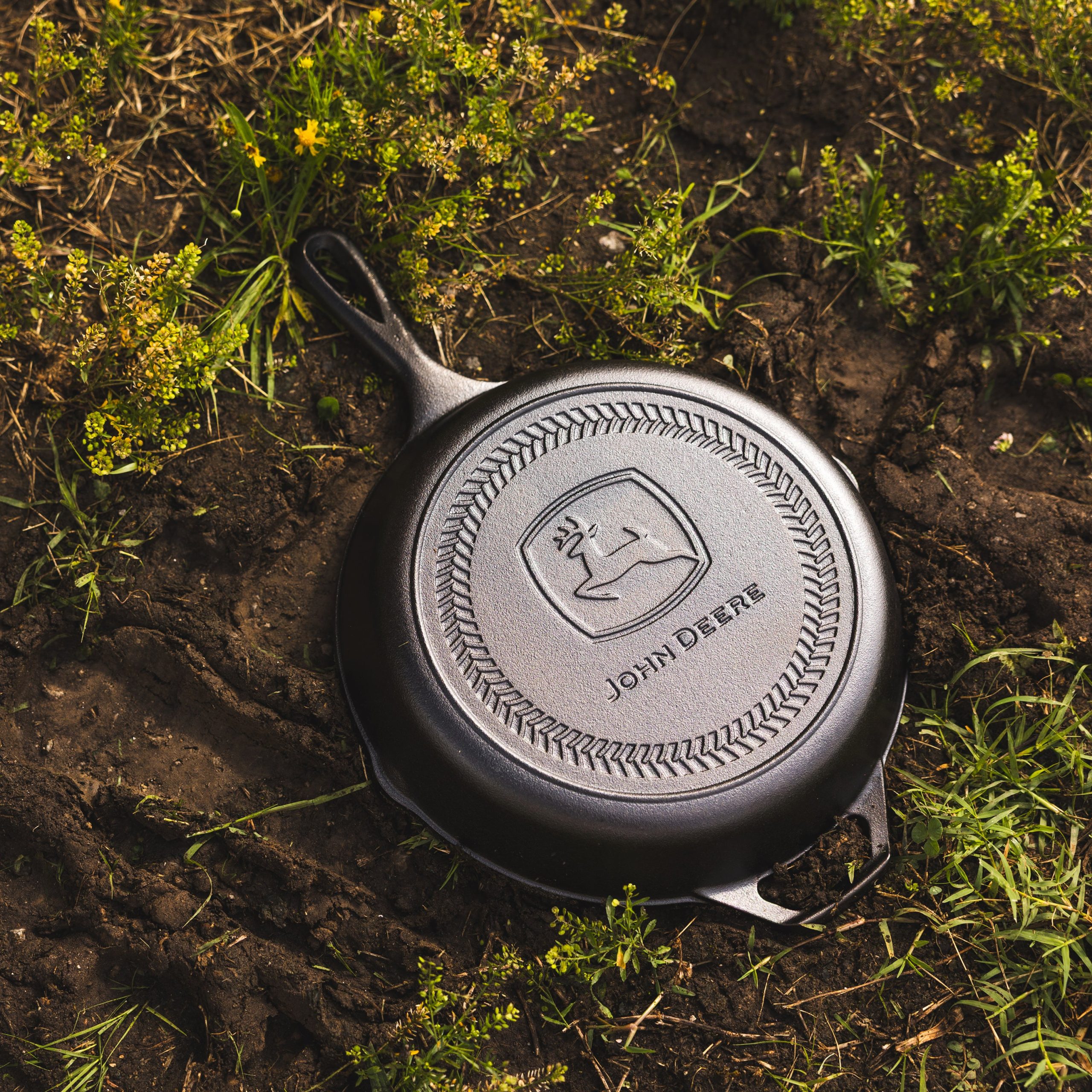 10.25 Inch Seasoned Cast Iron Skillet. John Deere Logo - Image 3